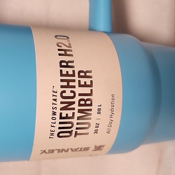 Stanley The Flowstate Quencher Tumbler 30 oz NWT - Picture 3 of 4